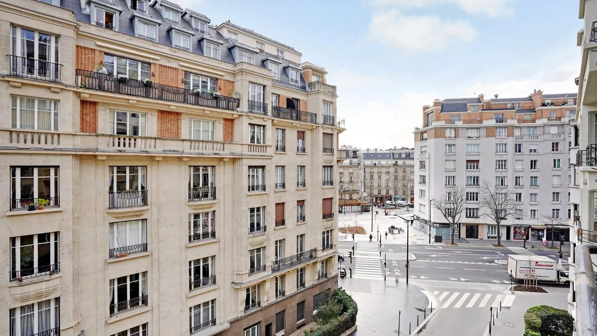 Parisian Charm Porte Maillot Apartment Paris